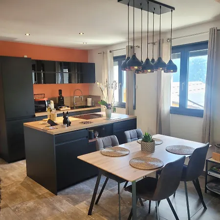 Giteduruisseau73, Maison Entiere Exposee Sud, En Lisiere De Foret 80m2 , 2 2 Salles De Bain Avec Terrasse Et Garage Holiday home *